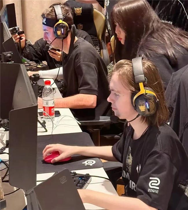 牌九里判断比感觉重要（玩牌九，判断力胜过直觉）