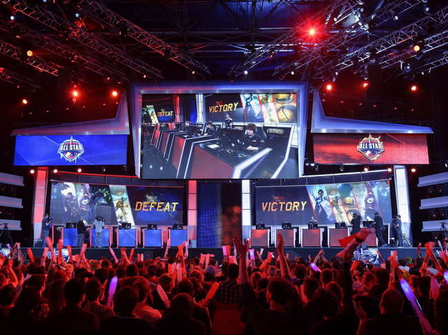 自EDG、RNG后，JDG成为LPL历史上第三支获得过连冠的战队