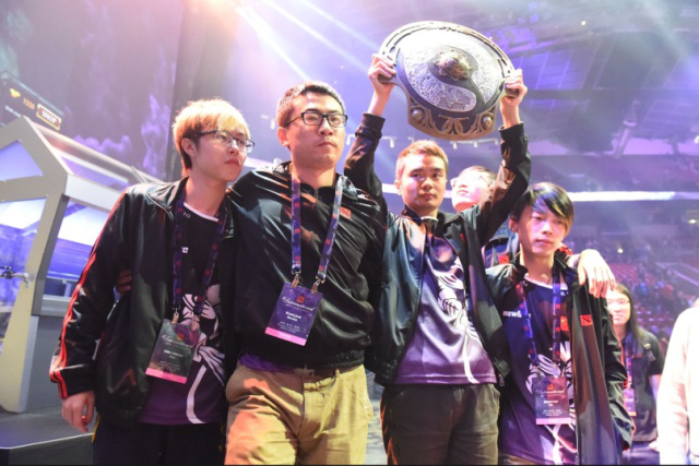 为什么百家乐是一面人性之镜？（百家乐为何成为人性的镜子？）