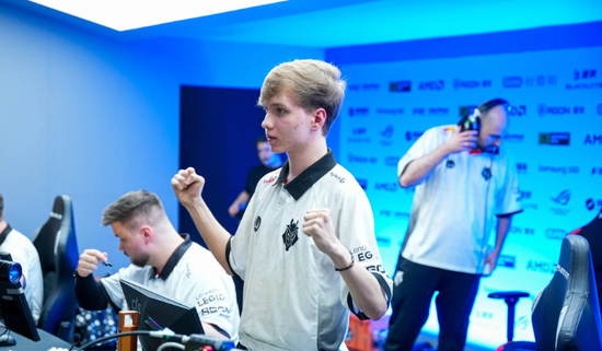 knight：只需要正常对待JDG就可以了，对老队友说一起加油