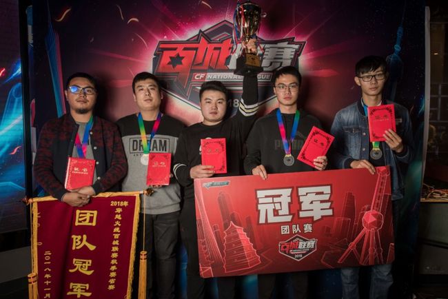 LPL主持BaoBao分享照片：这两天属于是提前过万圣节了